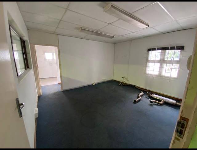 250M² WAREHOUSE TO LET IN SPRINGFIELD
